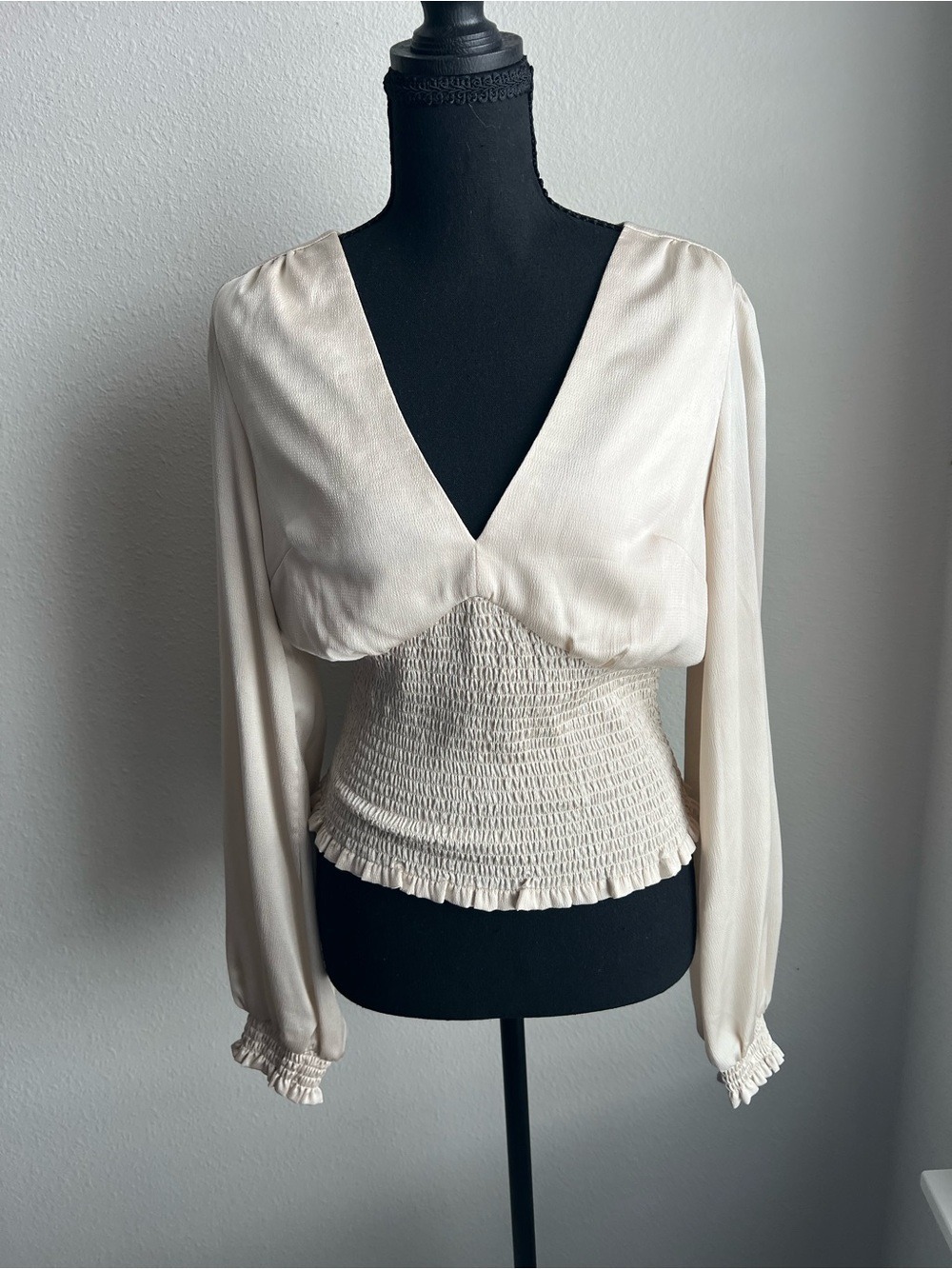 Gianni Bini Cream Smocked Waist V-Neck Long Sleeve Blouse Size M